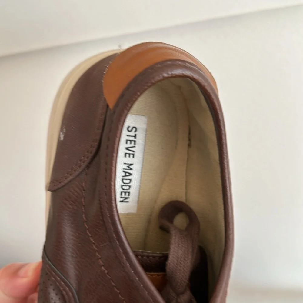 Men’s 10 Steve Madden Brand Lace up Shoe